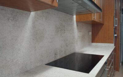 Proyecto de cocina elaborado en porcelánico Dekton Nilium de la serie Industrial en Terrassa